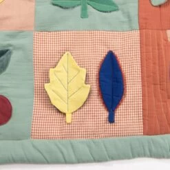 Moulin Roty Tapis D'éveil Pomme Des Bois -Magasin de jouets 3575676750759 3575676750759 13BaseMedia 550Wx550H