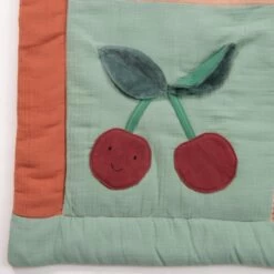 Moulin Roty Tapis D'éveil Pomme Des Bois -Magasin de jouets 3575676750759 3575676750759 5BaseMedia 550Wx550H
