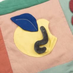 Moulin Roty Tapis D'éveil Pomme Des Bois -Magasin de jouets 3575676750759 3575676750759 7BaseMedia 550Wx550H