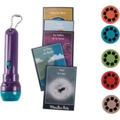 Moulin Roty Lampe à Histoires Livre Les Grands Voyages 8 Moulin Roty Lampe à Histoires Livre Les Grands Voyages -Magasin de jouets lampe a histoires livre les grands voyages 3