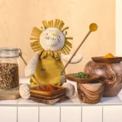 Moulin Roty Peluche Géante Lion Avec Mini Doudou Sous Mon Baobab (80 Cm) 6 Moulin Roty Peluche Géante Lion Avec Mini Doudou Sous Mon Baobab (80 Cm) -Magasin de jouets peluche geante lion avec mini doudou sous mon baobab 80 cm 2