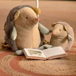 Moulin Roty Peluche Musicale Hérisson Trois Petits Lapins -Magasin de jouets peluche musicale herisson trois petits lapins 2