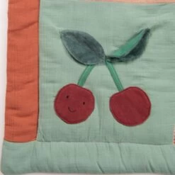 Moulin Roty Tapis D'éveil Pomme Des Bois (98 X 178 Cm) -Magasin de jouets tapis d eveil pomme des bois 98 x 178 cm 3